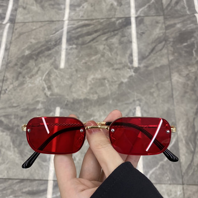 Γυναικεία γυαλιά ηλίου με λεπτό σκελετό