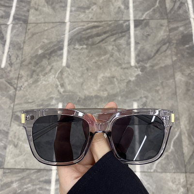 Γυαλιά ηλίου με φαρδύ πλαίσιο σε διάφορα χρώματα