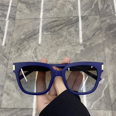 Γυαλιά ηλίου με φαρδύ πλαίσιο σε διάφορα χρώματα