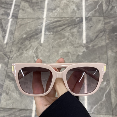 Γυαλιά ηλίου με φαρδύ πλαίσιο σε διάφορα χρώματα