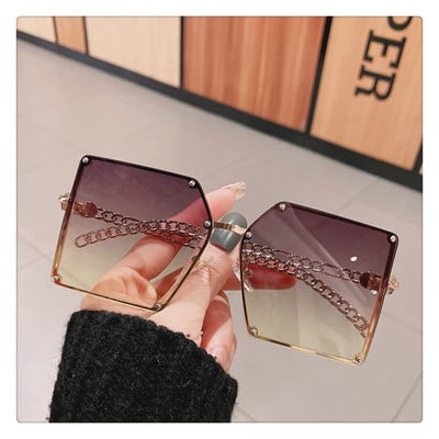 Σύγχρονα γυναικεία γυαλιά με τετράγωνο σχήμα