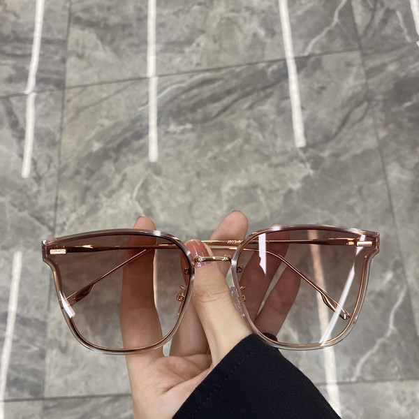 Νέο μοντέλο γυναικεία γυαλιά με λεπτό σκελετό
