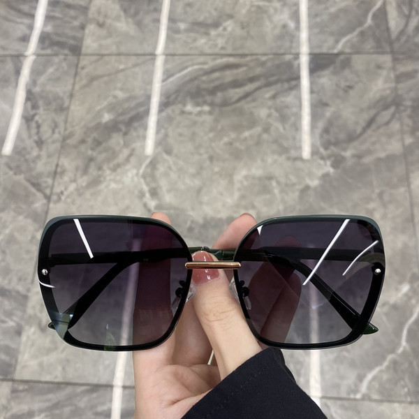 Дамски очила с квадратна форма и тънка рамка 