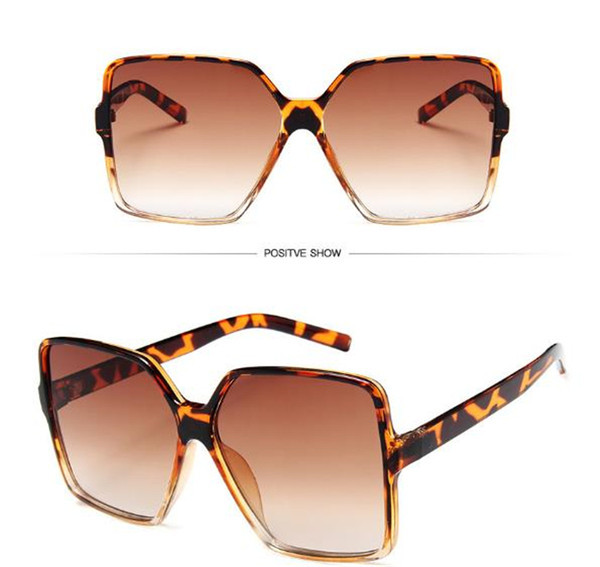 Μοντέρνα γυαλιά ηλίου με μεγάλους τετραγωνικούς φακούς