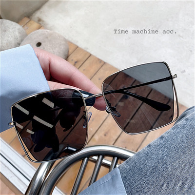 Jauns retro saulesbriļļu modelis sievietēm