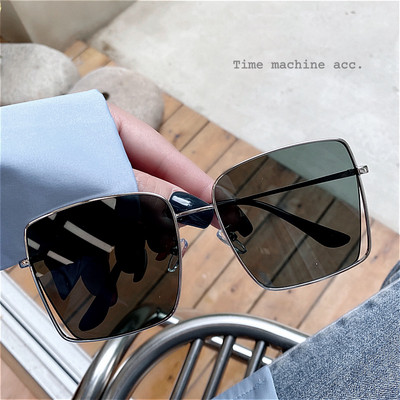 Jauns retro saulesbriļļu modelis sievietēm