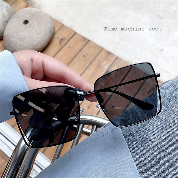 Jauns retro saulesbriļļu modelis sievietēm