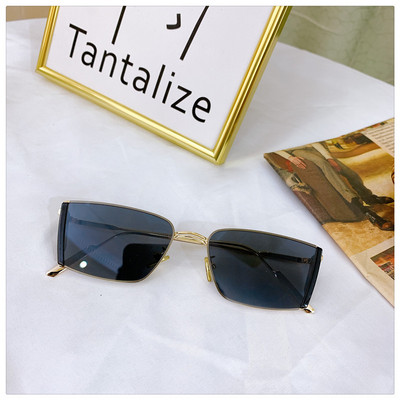 Γυναικεία ρετρό γυαλιά με λεπτό σκελετό