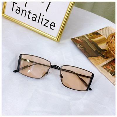 Γυναικεία ρετρό γυαλιά με λεπτό σκελετό