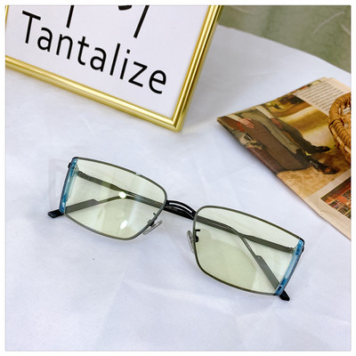 Γυναικεία ρετρό γυαλιά με λεπτό σκελετό