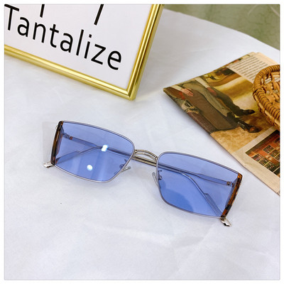 Γυναικεία ρετρό γυαλιά με λεπτό σκελετό