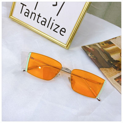 Γυναικεία ρετρό γυαλιά με λεπτό σκελετό