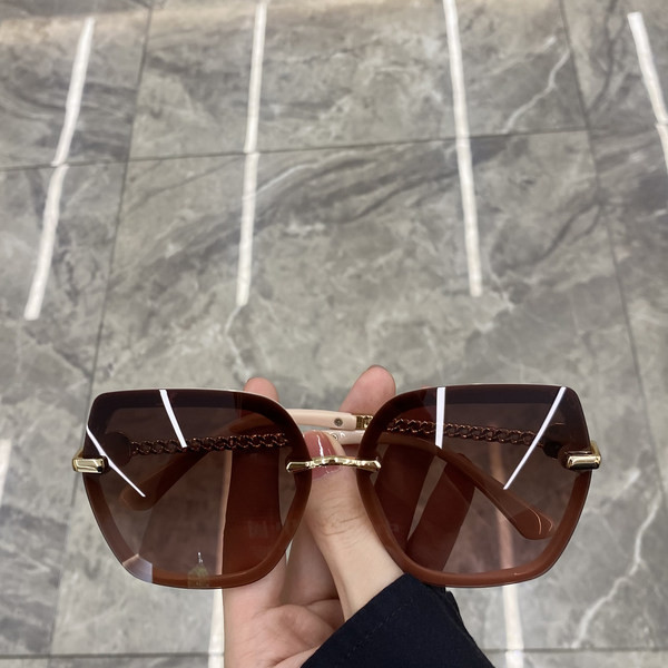 Γυναικεία γυαλιά με μεταλλικό σκελετό σε διάφορα χρώματα