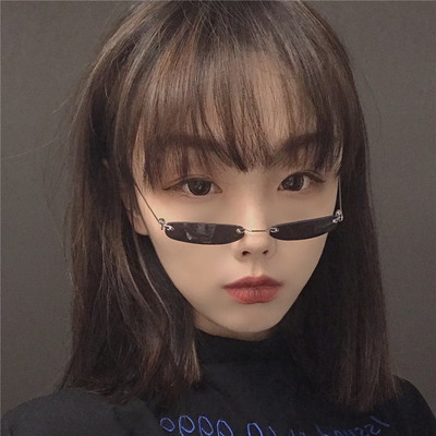 Κομψά γυναικεία γυαλιά ηλίου με λεπτό σκελετό