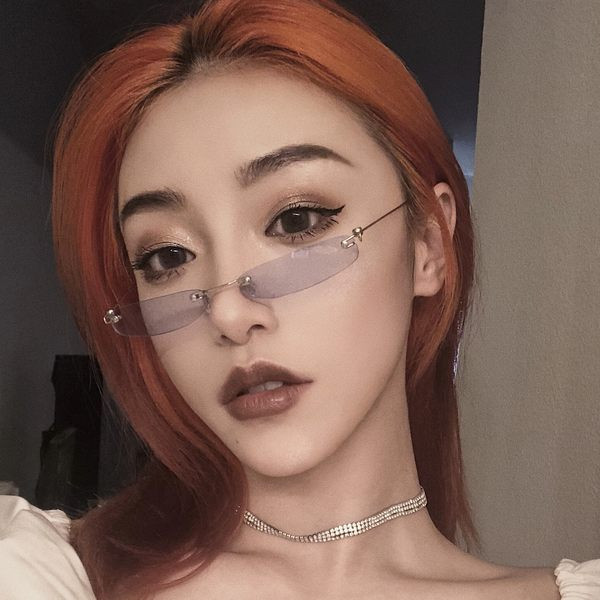 Κομψά γυναικεία γυαλιά ηλίου με λεπτό σκελετό