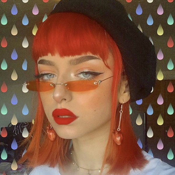 Κομψά γυναικεία γυαλιά ηλίου με λεπτό σκελετό