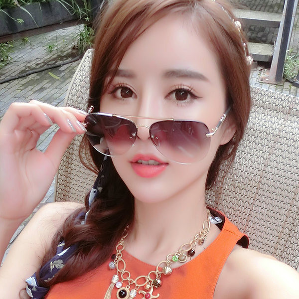 Ochelari de soare de damă în două culori - stil retro