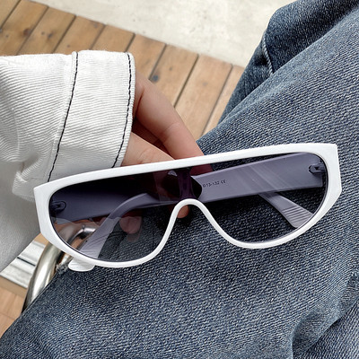 Νέο μοντέλο γυναικεία γυαλιά κατάλληλων για την παραλία