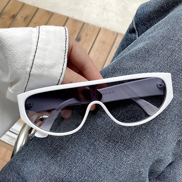 Νέο μοντέλο γυναικεία γυαλιά κατάλληλων για την παραλία