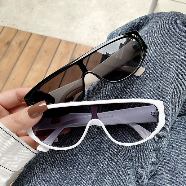 Νέο μοντέλο γυναικεία γυαλιά κατάλληλων για την παραλία