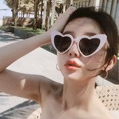 Модерни слънцезащитни очила във формата на сърце