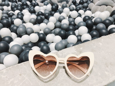 Модерни слънцезащитни очила във формата на сърце