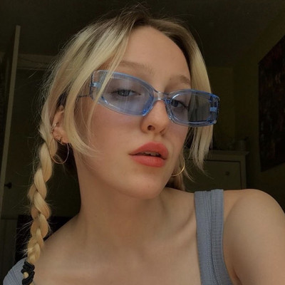 Κομψά γυναικεία γυαλιά ηλίου με φαρδύ σκελετό