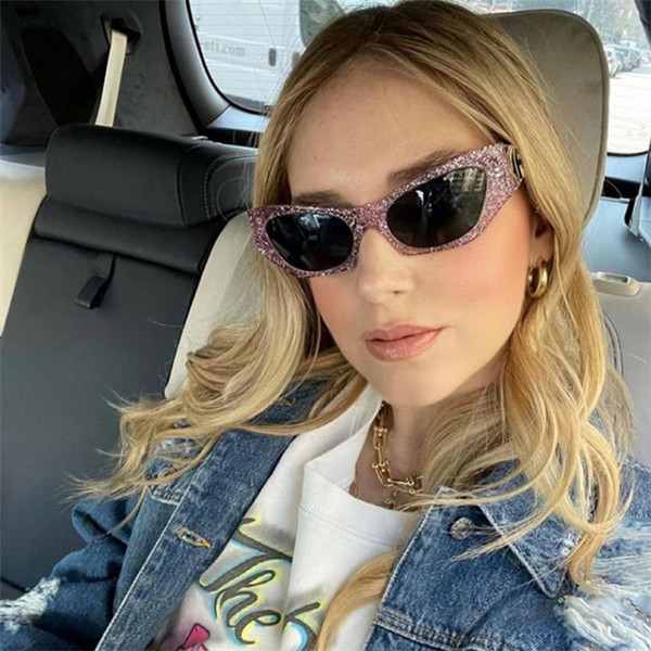 Γυναικεία γυαλιά ηλίου με γυαλιστερό  πλαίσιο