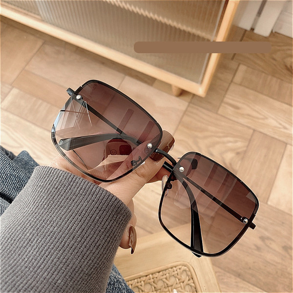 Γυναικεία τετράγωνα γυαλιά