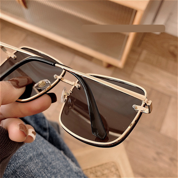 Γυναικεία τετράγωνα γυαλιά