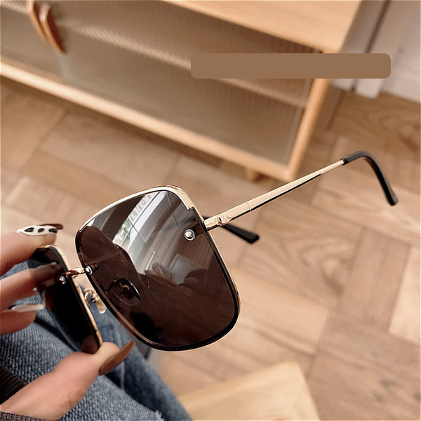 Γυναικεία τετράγωνα γυαλιά