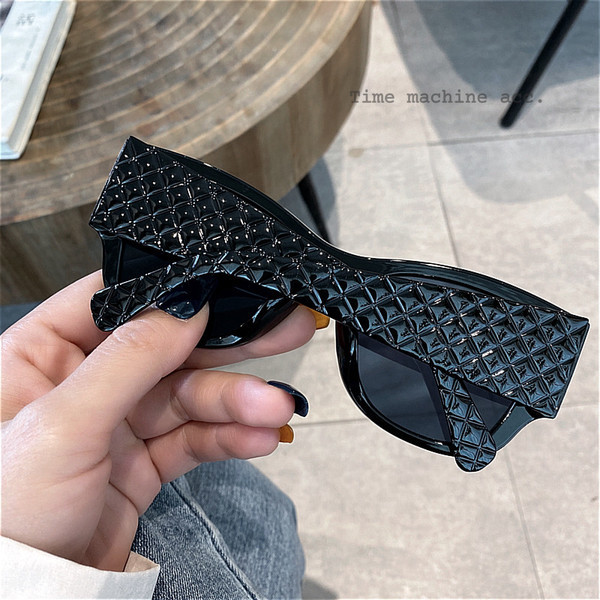 Ženske sunčane naočale sa debelim okvirom