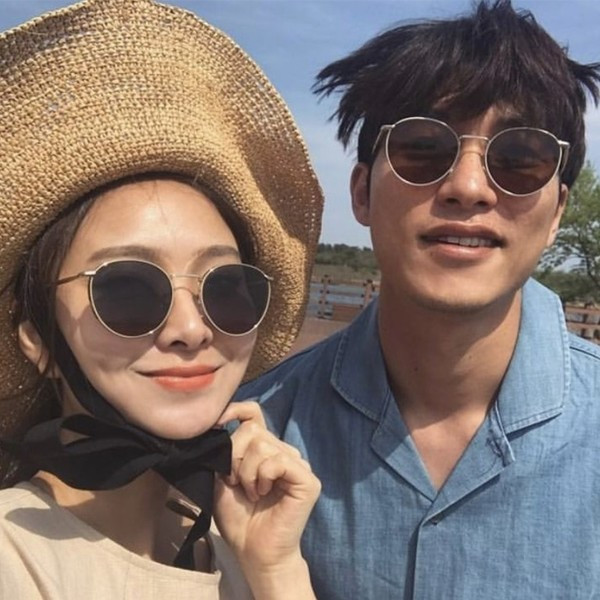 Κομψά γυαλιά για άνδρες και γυναίκες σε στρογγυλό σχήμα με λεπτό πλαίσιο