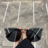 Κομψά γυναικεία γυαλιά σε διαφορετικά χρώματα