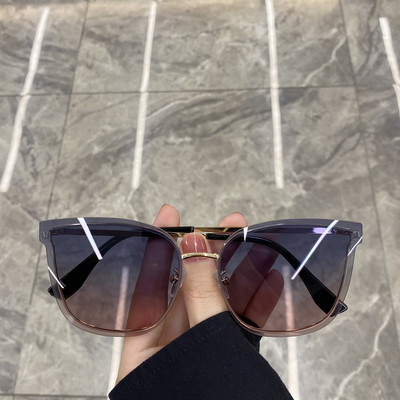 Κομψά γυναικεία γυαλιά σε διαφορετικά χρώματα