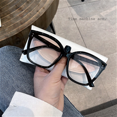 Γυναικεία γυαλιά απλό μοντέλο με τετράγωνο σχήμα