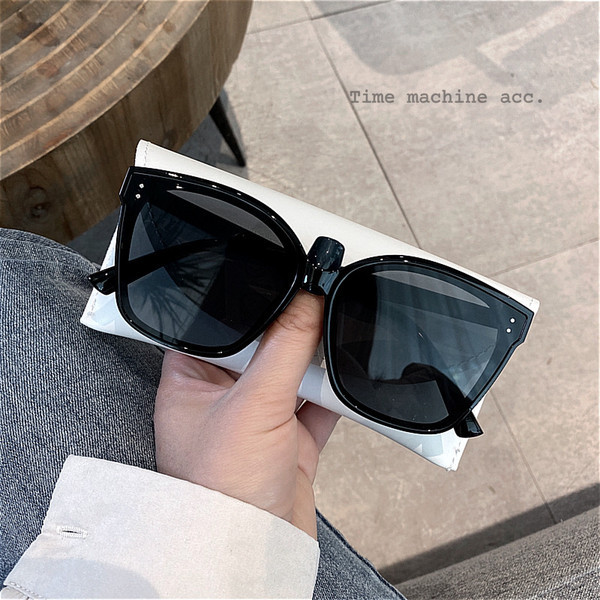 Γυναικεία γυαλιά απλό μοντέλο με τετράγωνο σχήμα