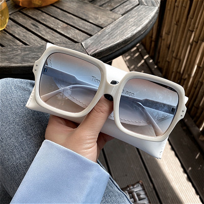 Κομψά γυναικεία γυαλιά με τετράγωνο σχήμα