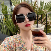Μοντέρνα γυναικεία τετράγωνα γυαλιά