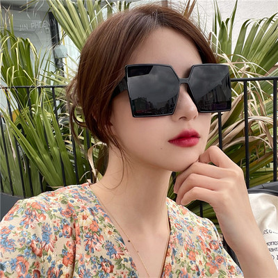 Μοντέρνα γυναικεία τετράγωνα γυαλιά