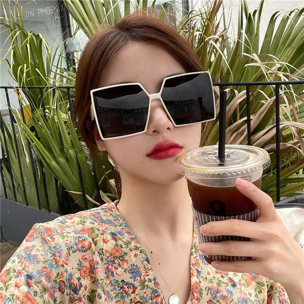 Μοντέρνα γυναικεία τετράγωνα γυαλιά