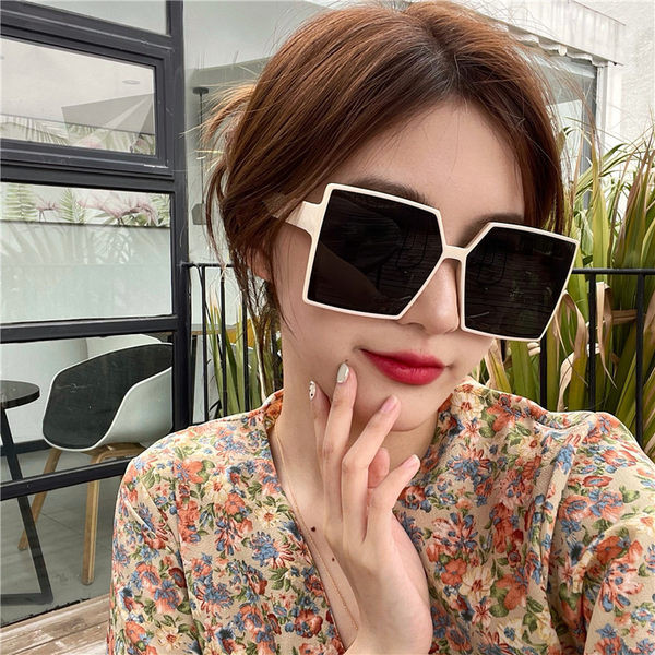 Μοντέρνα γυναικεία τετράγωνα γυαλιά