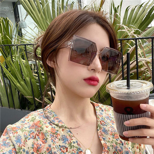 Μοντέρνα γυναικεία τετράγωνα γυαλιά