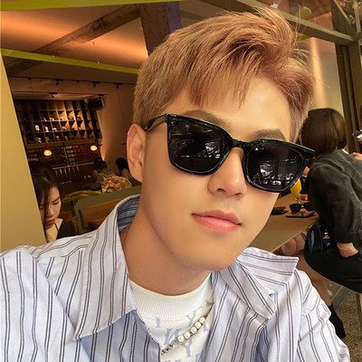 Μοντέρνα ανδρικά γυαλιά ηλίου