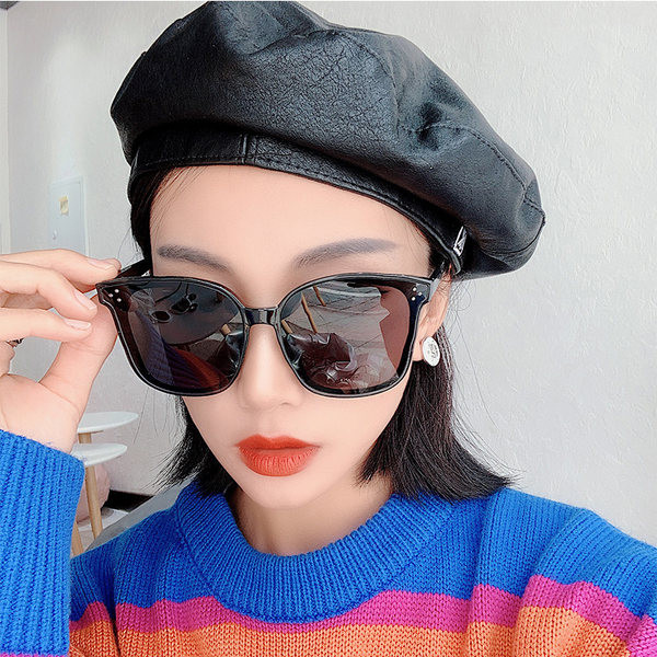 Modernas kvadrātveida saulesbrilles ar plānu rāmi