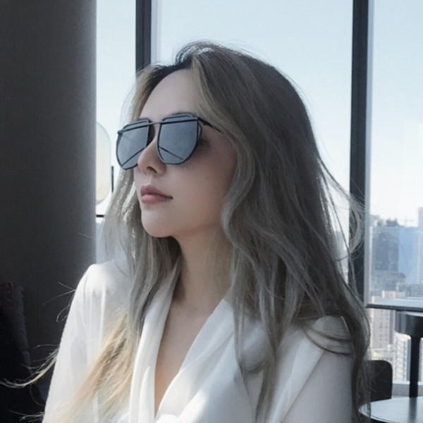 Elegantas sieviešu apaļas brilles ar plānu rāmi