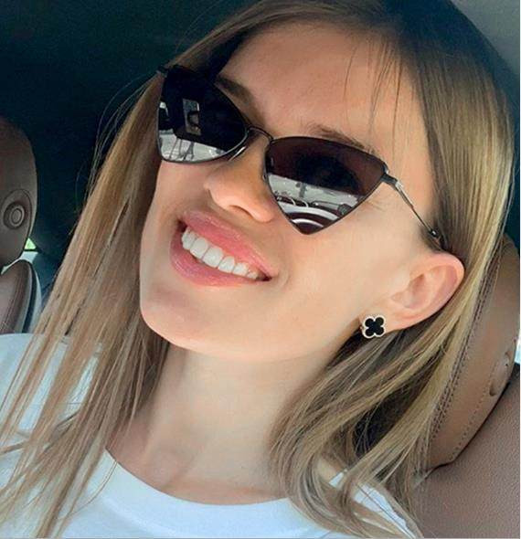 Μοντέρνα γυαλιά ηλίου τύπου πεταλούδας