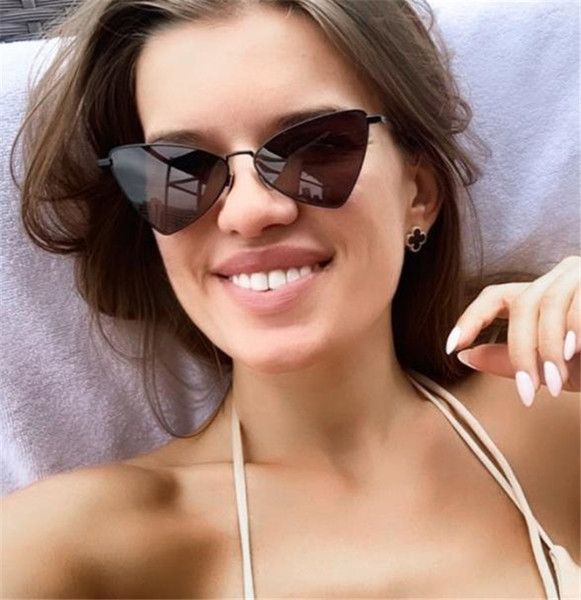 Μοντέρνα γυαλιά ηλίου τύπου πεταλούδας