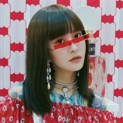 Modernas saulesbrilles ar plānu rāmi vīriešiem un sievietēm