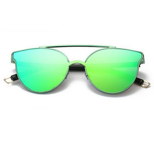 Σύγχρονα γυναικεία γυαλιά με μεταλλικό σκελετό